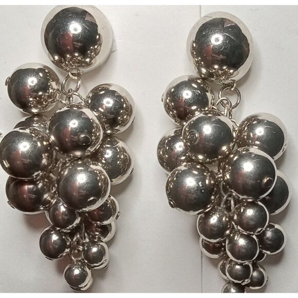 VINTAGE Silver Tone Grape Vine Cluster Dangle Earrings Pierced Ear Post Metallic - Picture 2 of 11